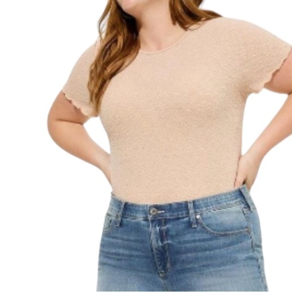 NWT Torrid Textured Crepe Jersey Crew Neck Tee - Picture 1 of 7